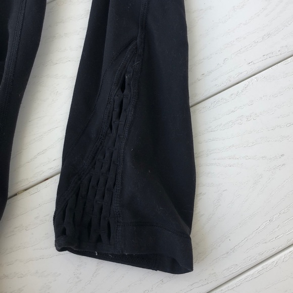 Black cropped lululemon leggings - Picture 3 of 4